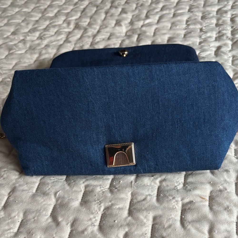 Quilted Women's Crossbody/Shoulder/Clutch - Picture 6 of 8